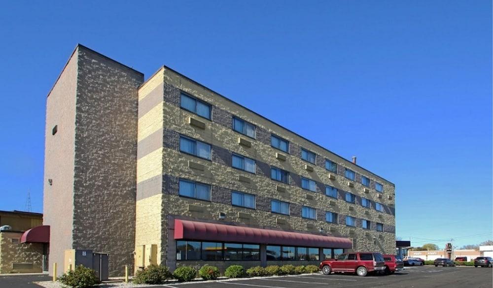 Comfort Inn & Suites Beaver Dam Extérieur photo
