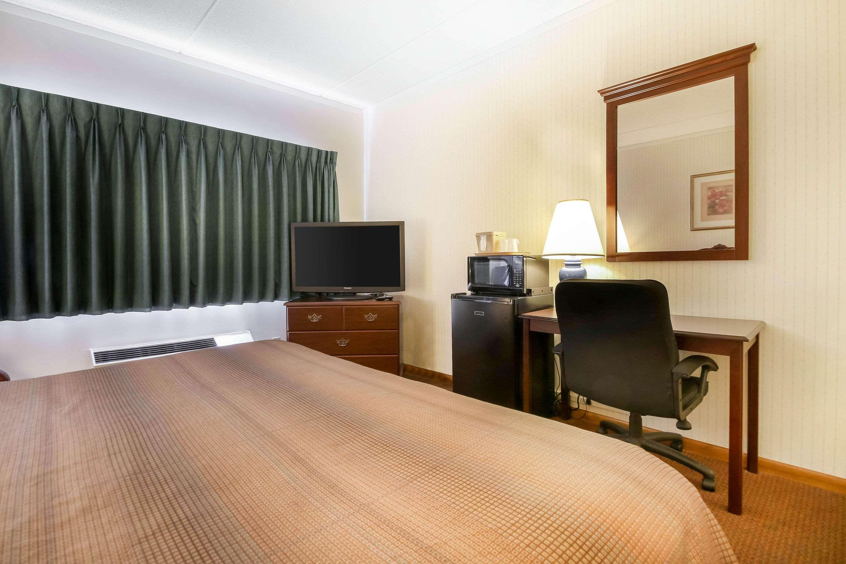 Comfort Inn & Suites Beaver Dam Extérieur photo