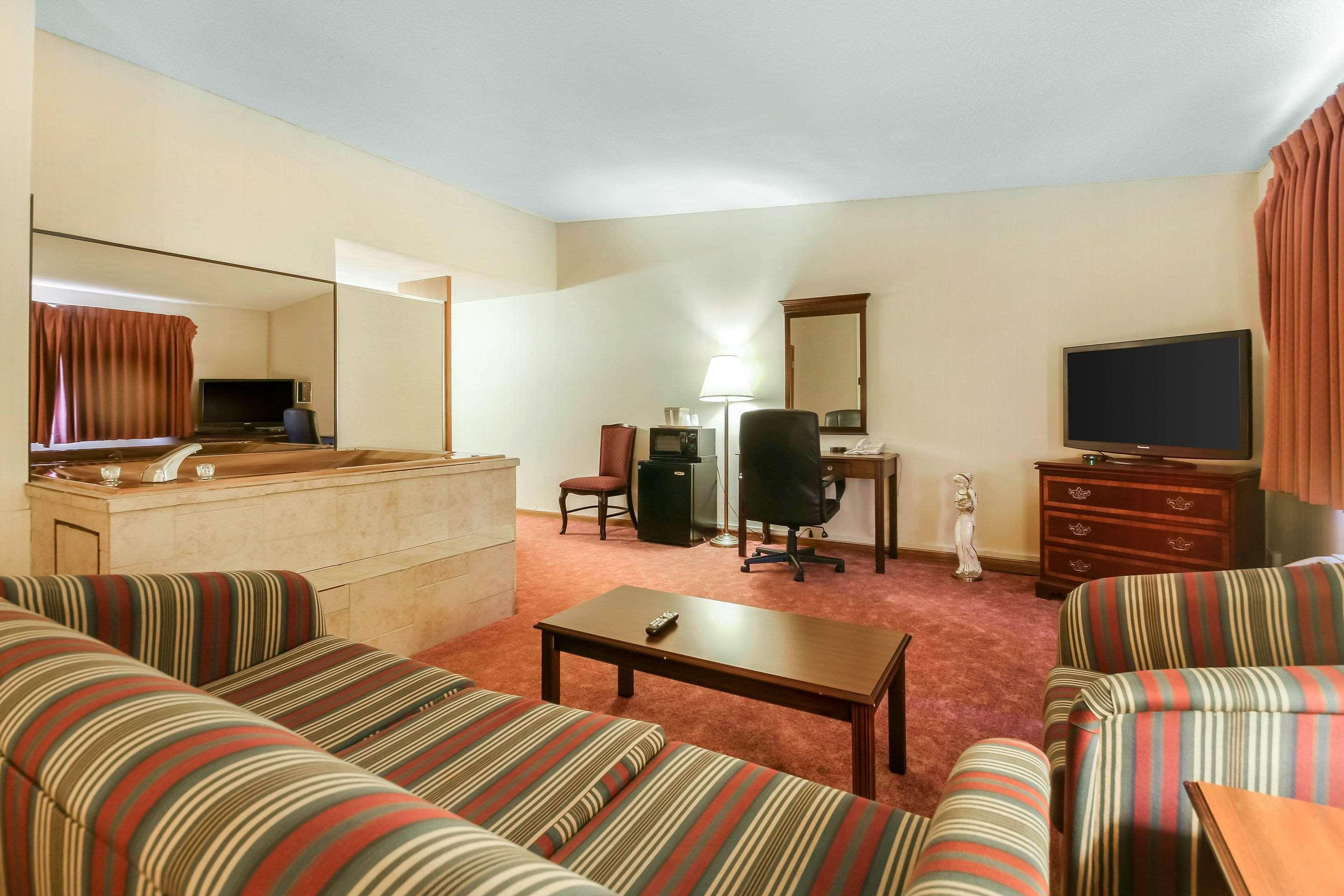 Comfort Inn & Suites Beaver Dam Extérieur photo