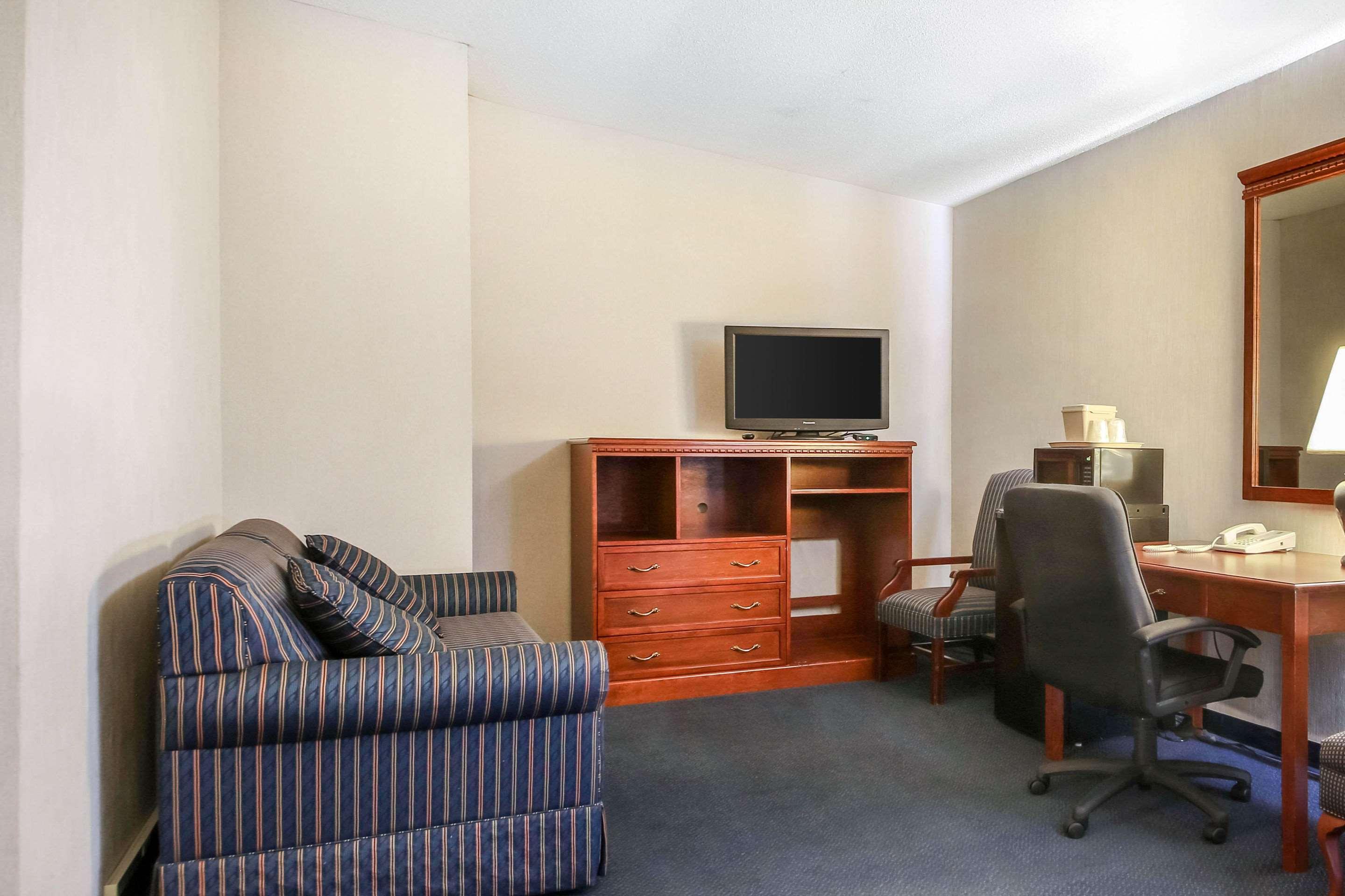 Comfort Inn & Suites Beaver Dam Extérieur photo