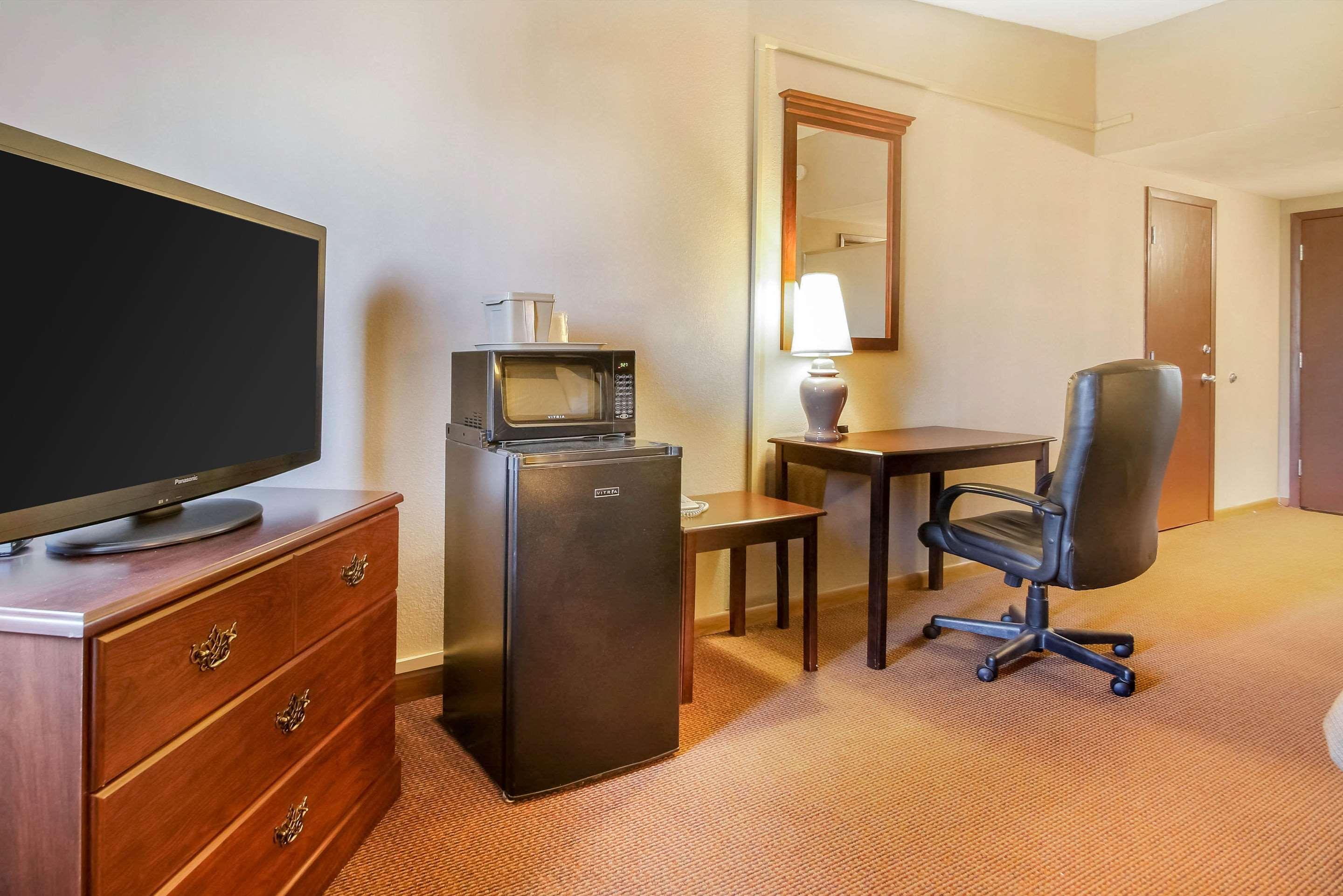Comfort Inn & Suites Beaver Dam Extérieur photo