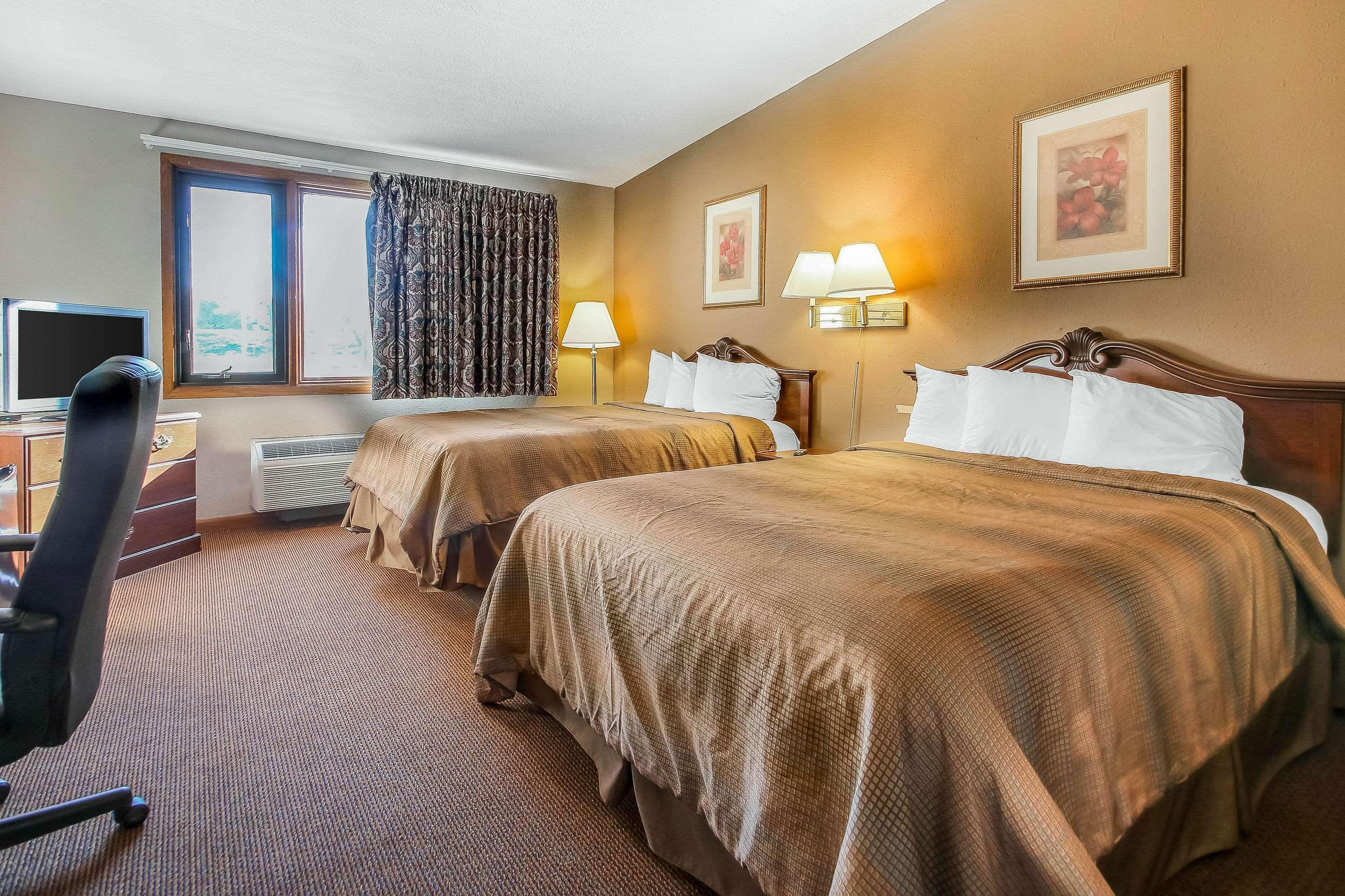 Comfort Inn & Suites Beaver Dam Extérieur photo