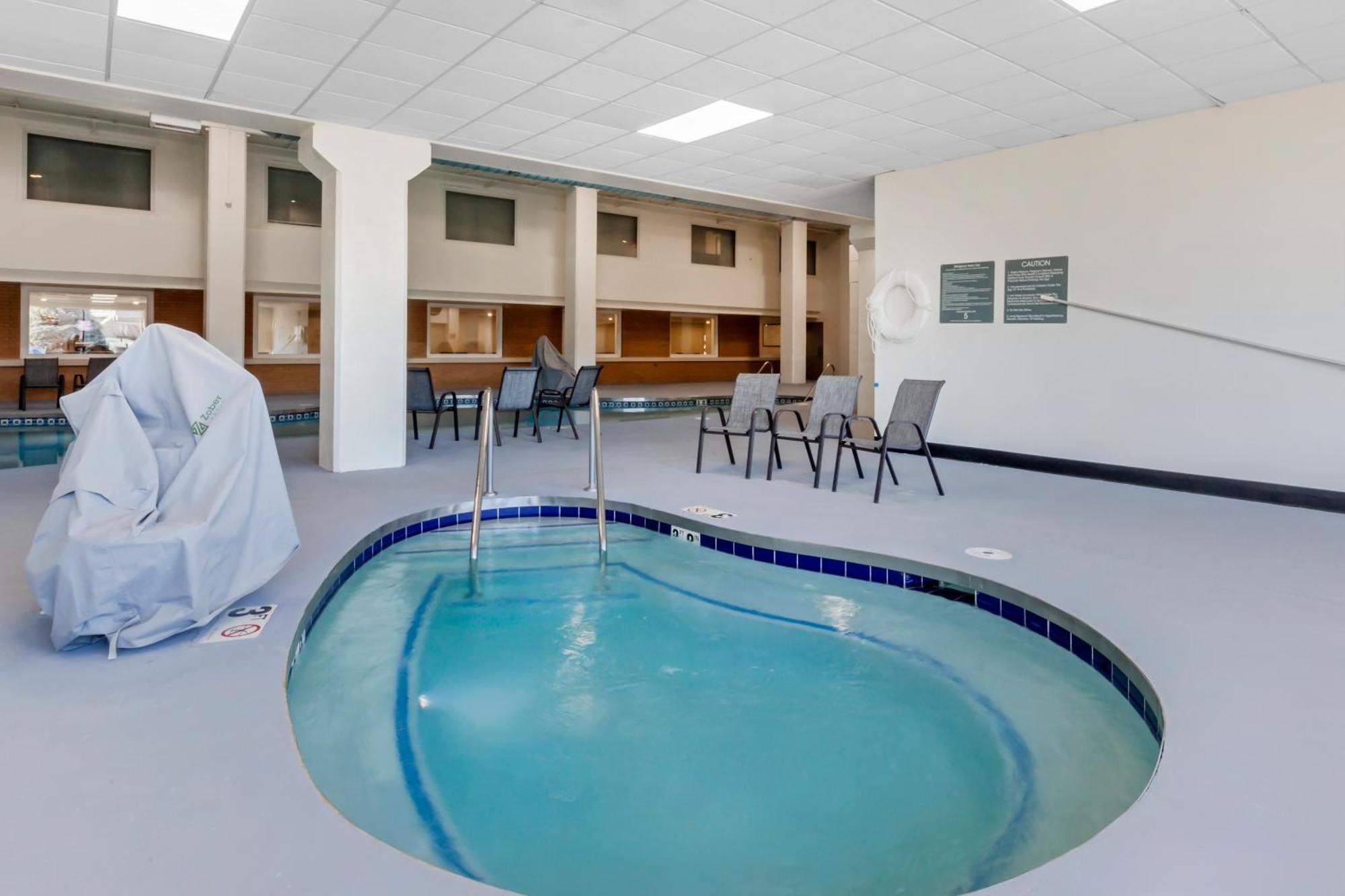 Comfort Inn & Suites Beaver Dam Extérieur photo