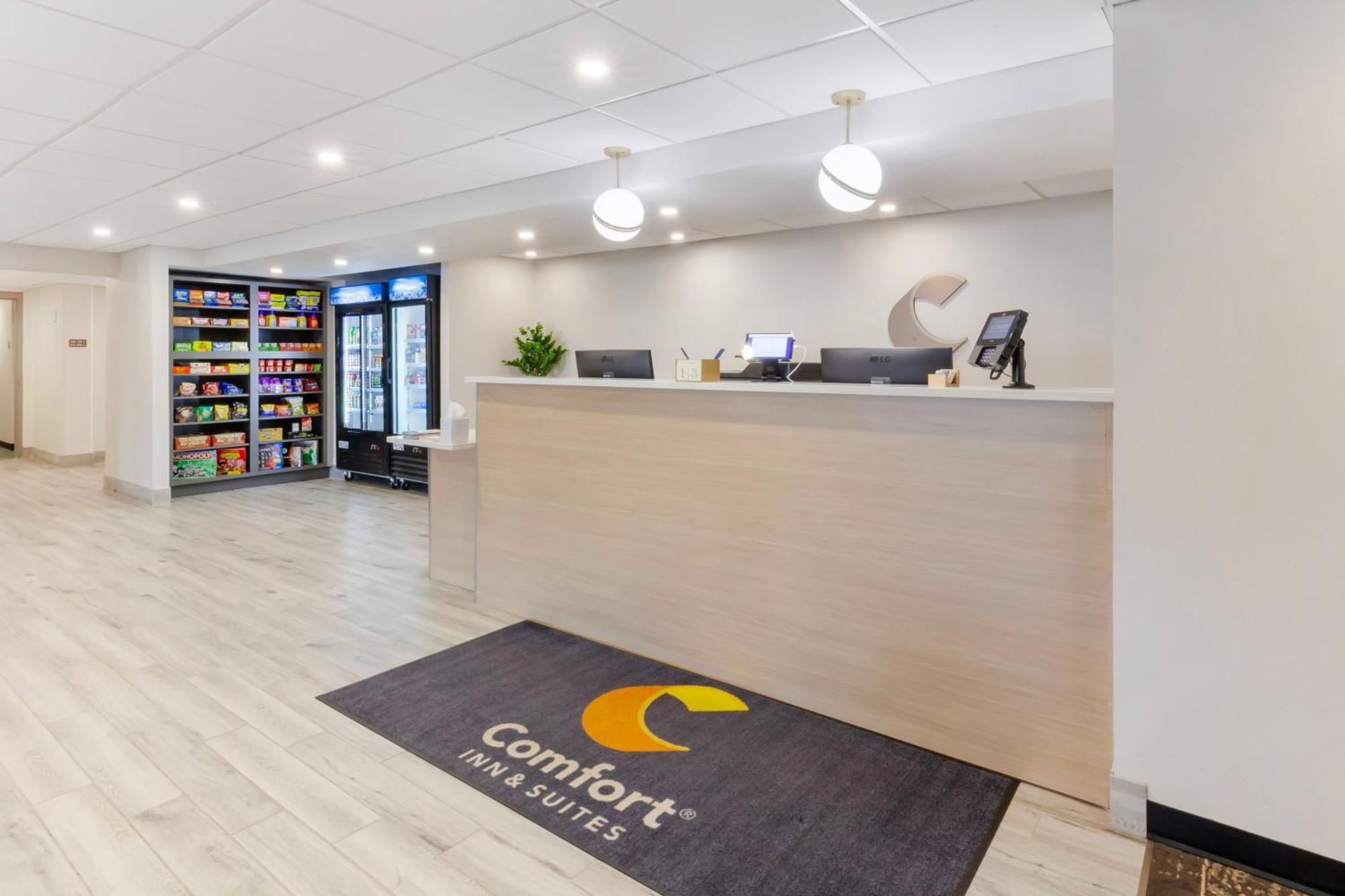 Comfort Inn & Suites Beaver Dam Extérieur photo