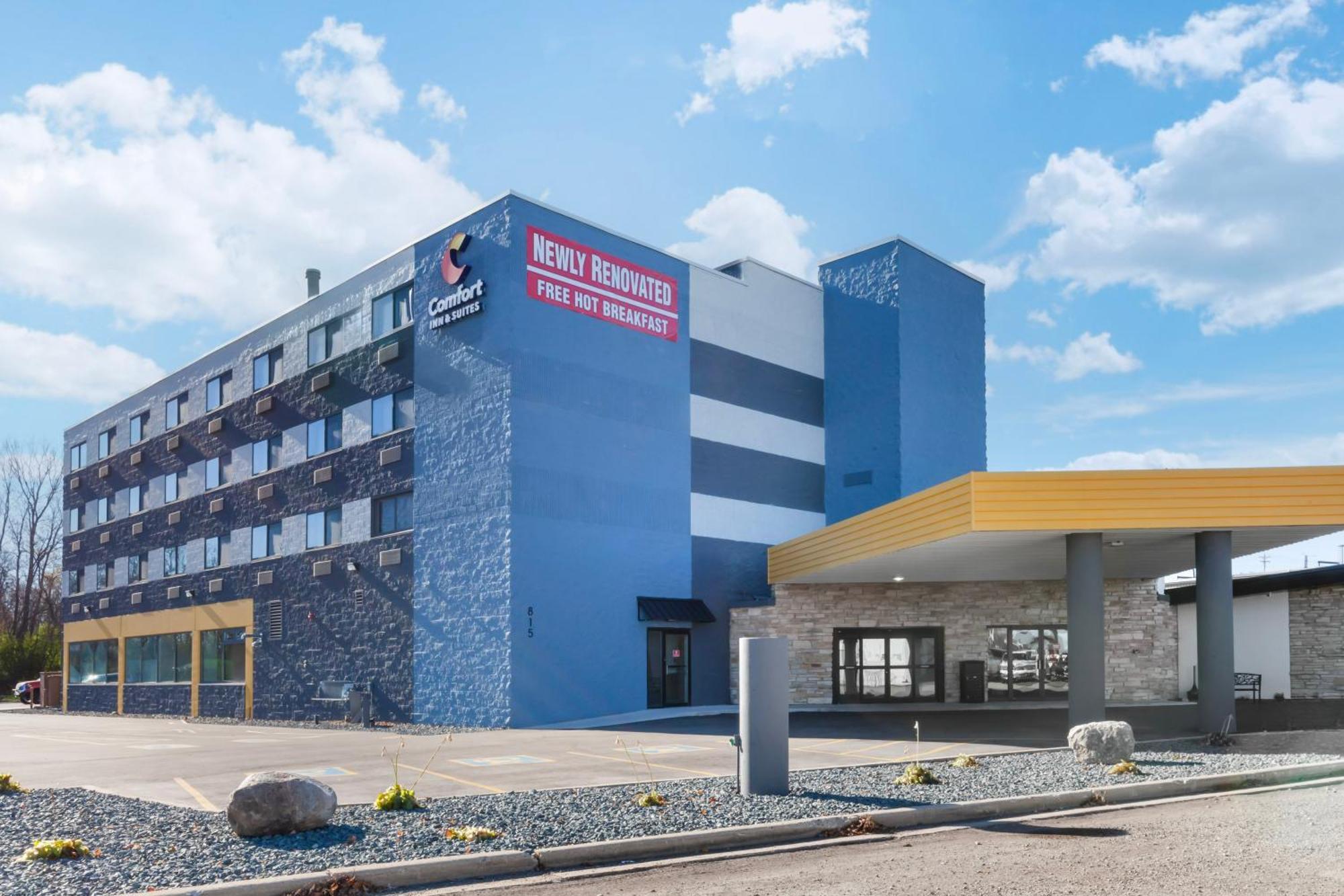 Comfort Inn & Suites Beaver Dam Extérieur photo
