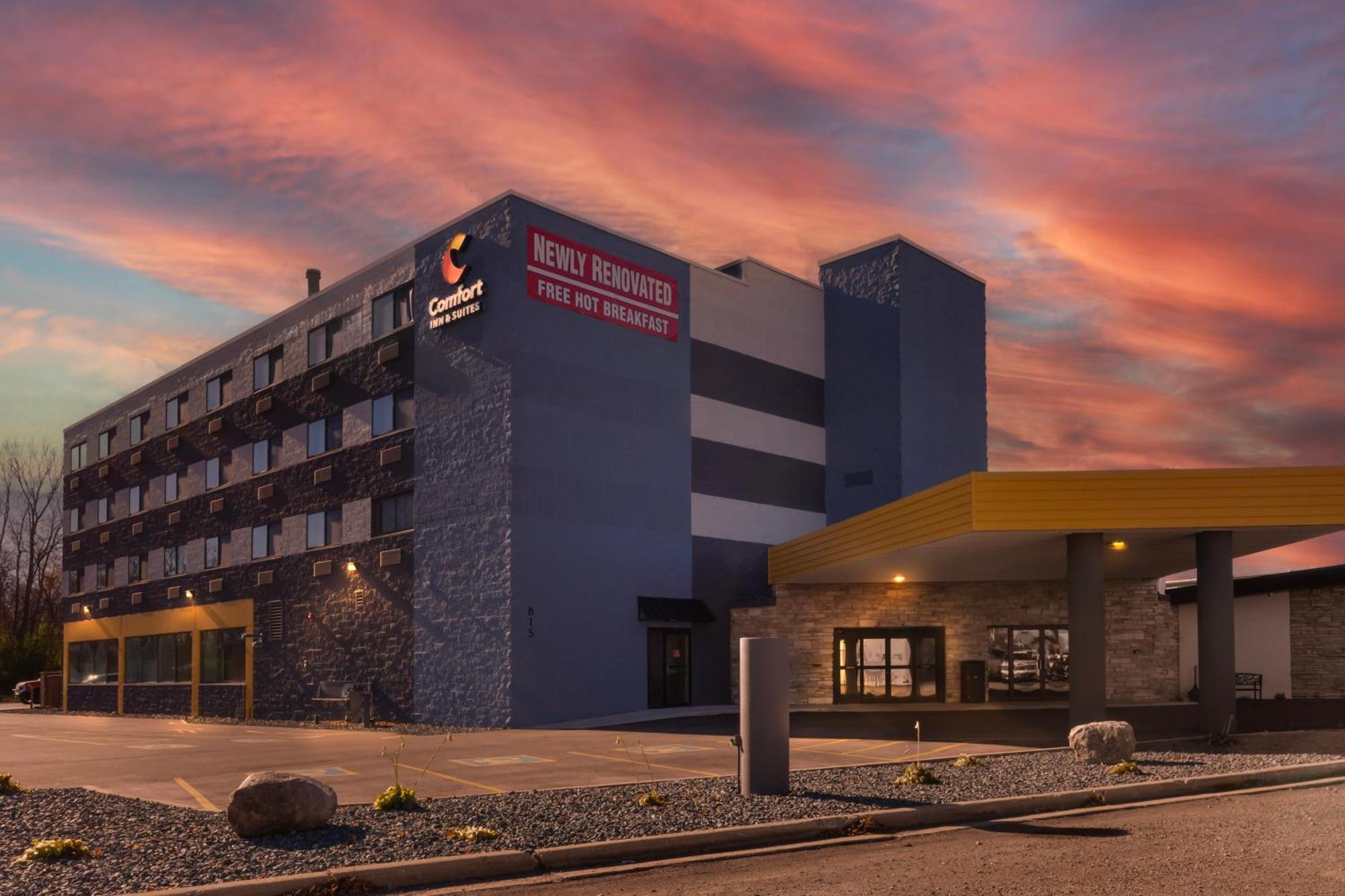 Comfort Inn & Suites Beaver Dam Extérieur photo